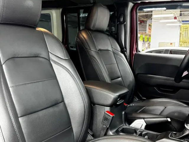 Jeep Wrangler — Фото автомобиля 10