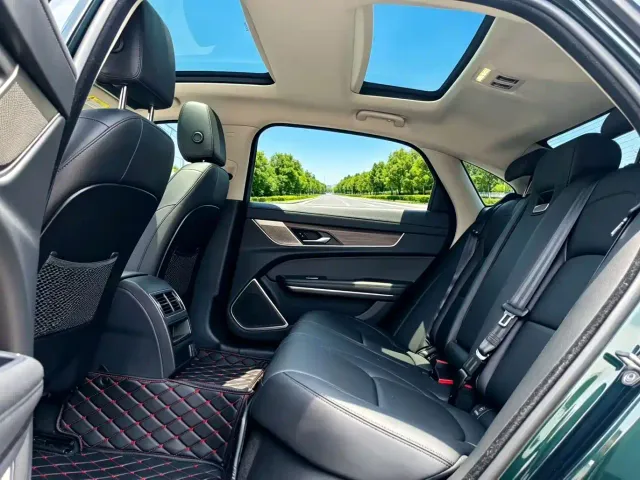 Jaguar XFL — Фото автомобиля 6