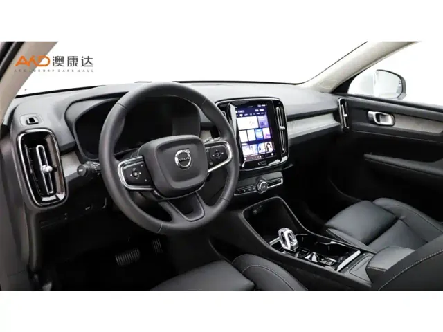 Volvo XC40 — Фото автомобиля 6