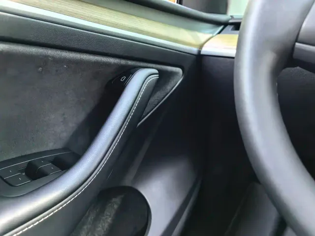 Tesla Model Y — Фото автомобиля 15