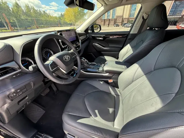 Toyota Highlander — Фото автомобиля 4