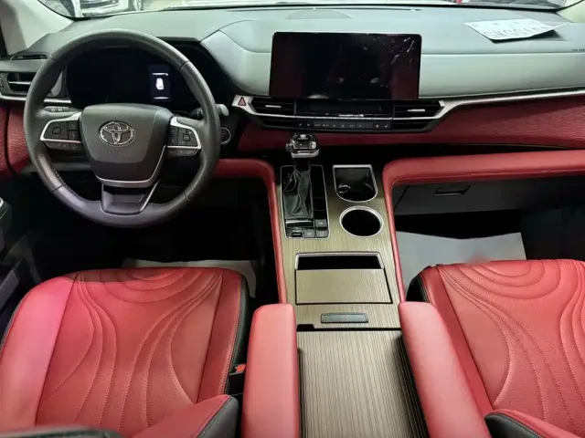 Toyota Sienna — Фото автомобиля 13