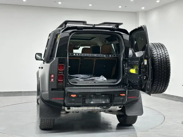Land Rover Defender — Фото автомобиля 28