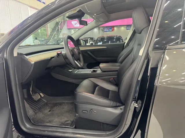 Tesla Model Y — Фото автомобиля 12