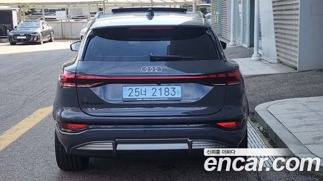 Audi Q6 e-tron — Фото автомобиля 3