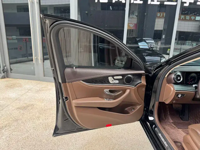 Mercedes-Benz E-Class — Фото автомобиля 13