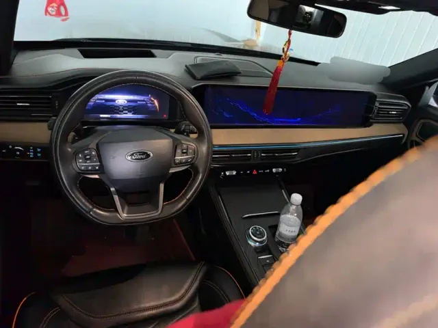 Ford Explorer — Фото автомобиля 12