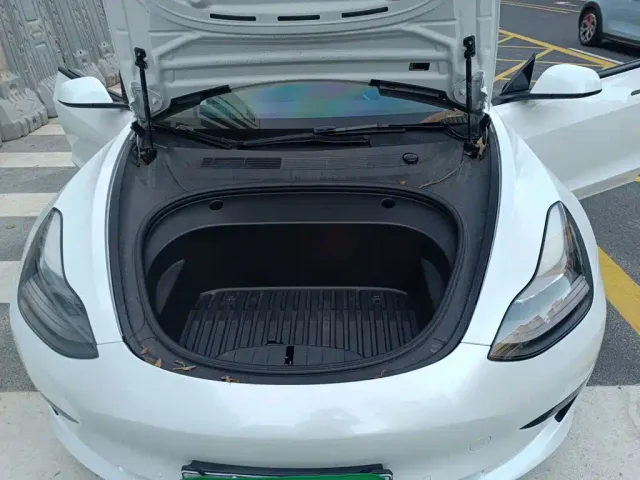 Tesla Model 3 — Фото автомобиля 21