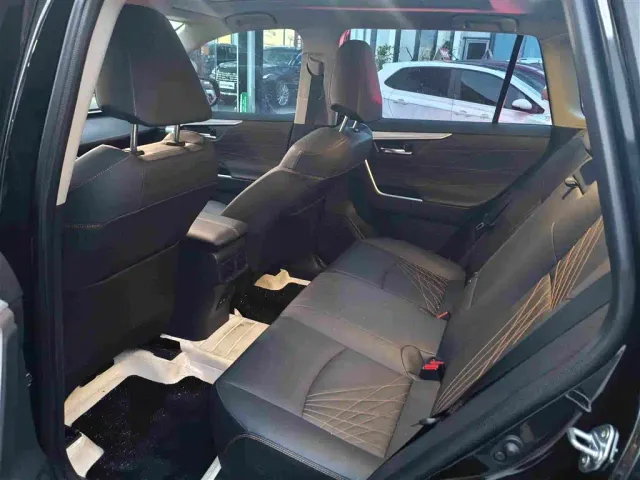 Toyota RAV4 — Фото автомобиля 6