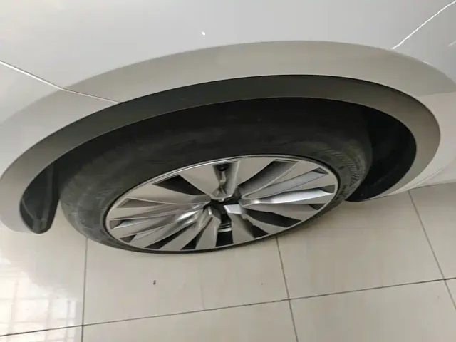 Tesla Model Y — Фото автомобиля 22