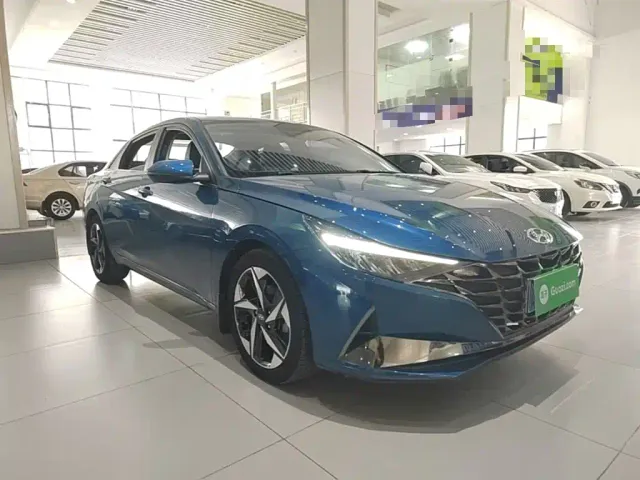 Hyundai Elantra — Фото автомобиля 3