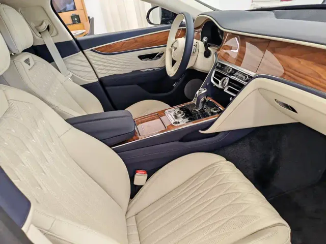 Bentley Flying Spur — Фото автомобиля 6