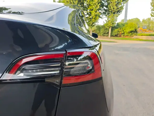 Tesla Model Y — Фото автомобиля 13
