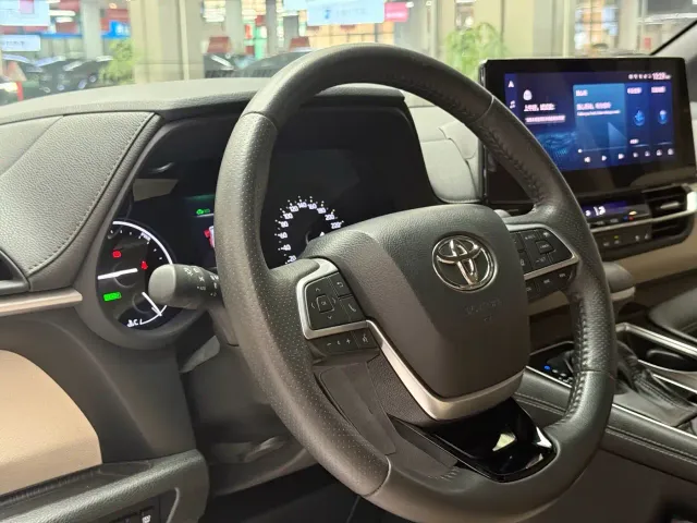 Toyota Sienna — Фото автомобиля 14