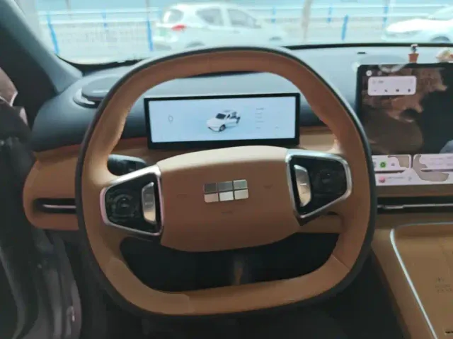 Geely Galaxy Starship 7 EM-i — Фото автомобиля 6
