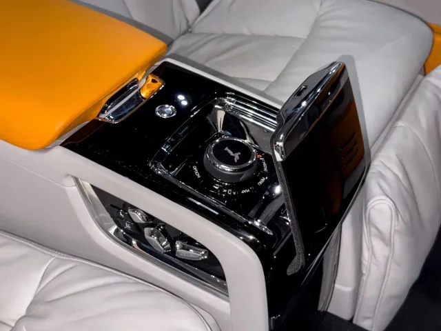 Rolls-Royce Phantom — Фото автомобиля 27