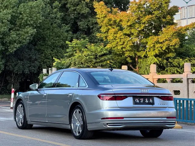 Audi A8 — Фото автомобиля 4