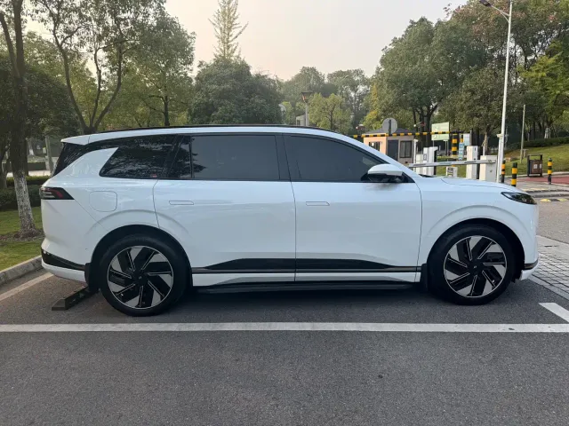 Dongfeng eπ 008 — Фото автомобиля 3