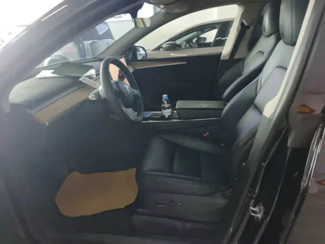 Tesla Model Y — Фото автомобиля 10