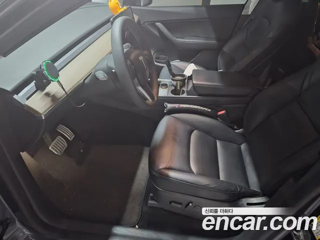 Tesla Model Y — Фото автомобиля 6