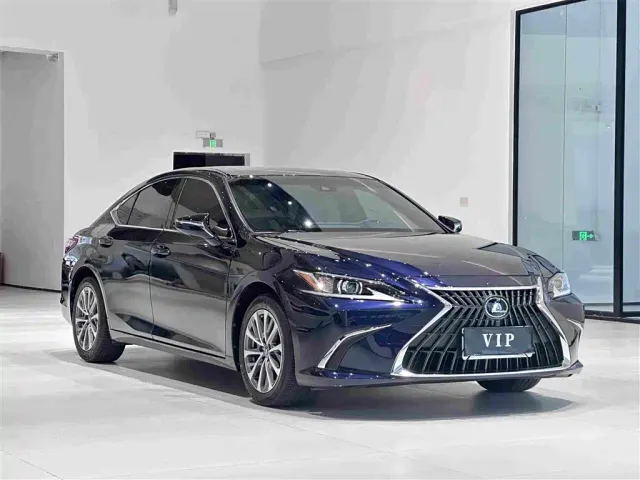 Lexus ES — Фото автомобиля 3
