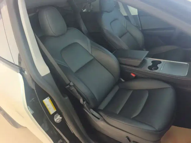 Tesla Model Y — Фото автомобиля 24