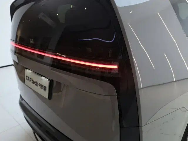 Li Auto MEGA — Фото автомобиля 12