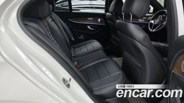 Mercedes-Benz E-Class — Фото автомобиля 8