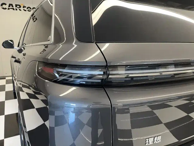 Li Auto L8 — Фото автомобиля 10