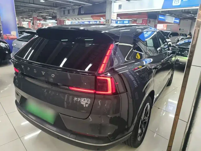 Volvo Volvo XC70 Plug-in Hybrid 2025 Standard — Фото автомобиля 6