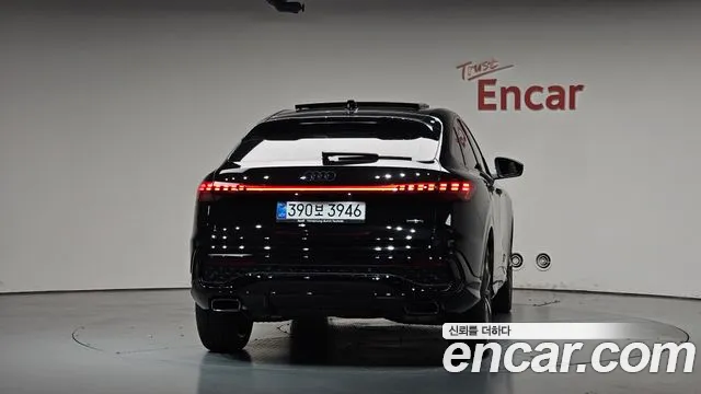 Audi Q5 40 TFSI quattro Sportback S Line — Фото автомобиля 4