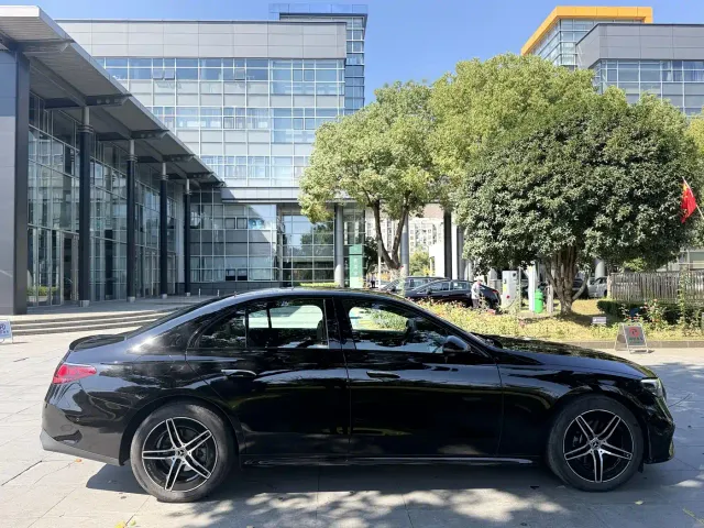 Mercedes-Benz E-Class — Фото автомобиля 7