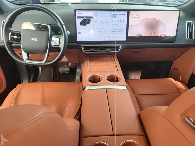 Li Auto L8 — Фото автомобиля 9