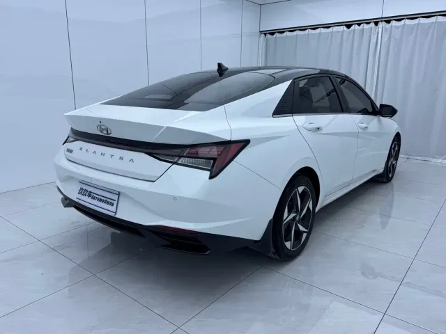 Hyundai Elantra — Фото автомобиля 4