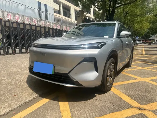 Фотография автомобиля — Geely Galaxy Starship 7 EM-i