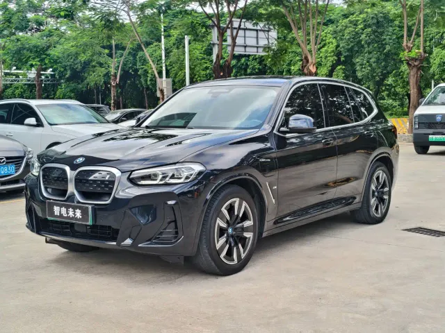 Фотография автомобиля — BMW iX3
