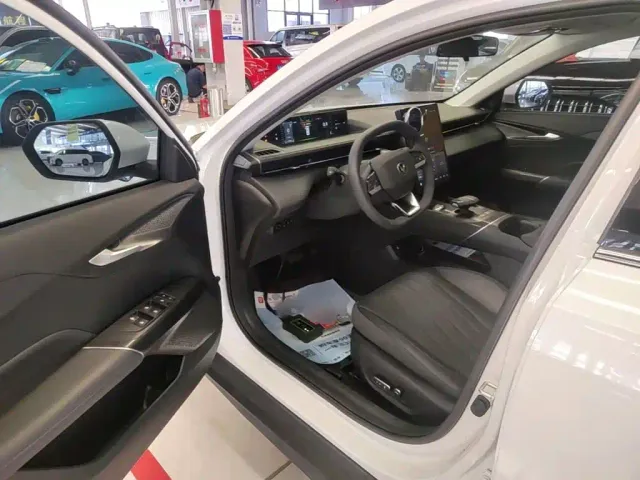 Changan Eado — Фото автомобиля 15