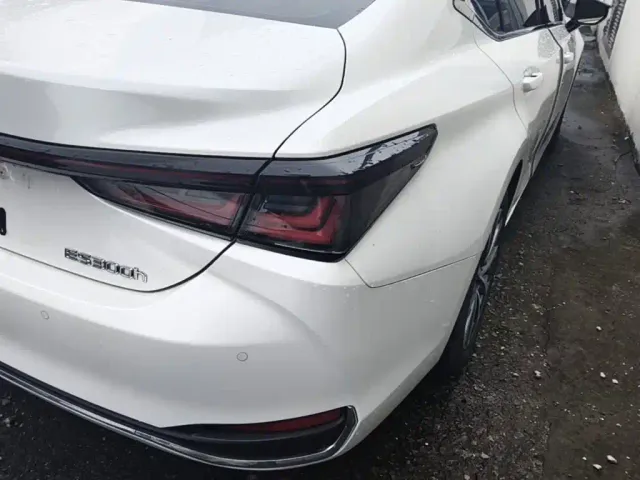 Lexus ES — Фото автомобиля 7