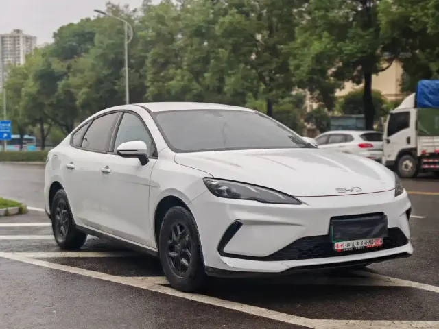 BYD Hai Bao 05 DM-i 2025 DM-i Smart Drive Edition 55KM Luxury — Фото автомобиля 2