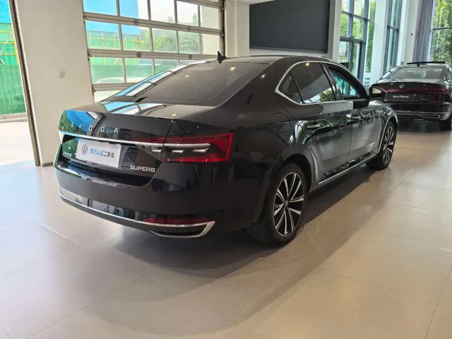Skoda Superb — Фото автомобиля 14