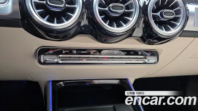 Mercedes-Benz EQB — Фото автомобиля 13