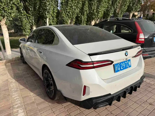 BMW 5 Series — Фото автомобиля 3