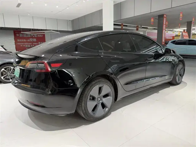 Tesla Model 3 — Фото автомобиля 6