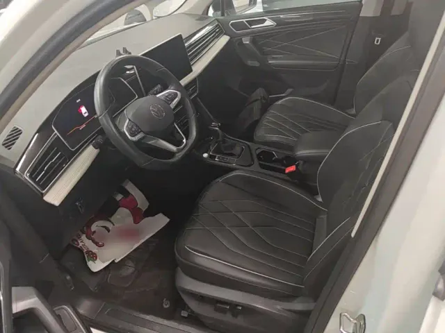 Volkswagen Tiguan L — Фото автомобиля 14