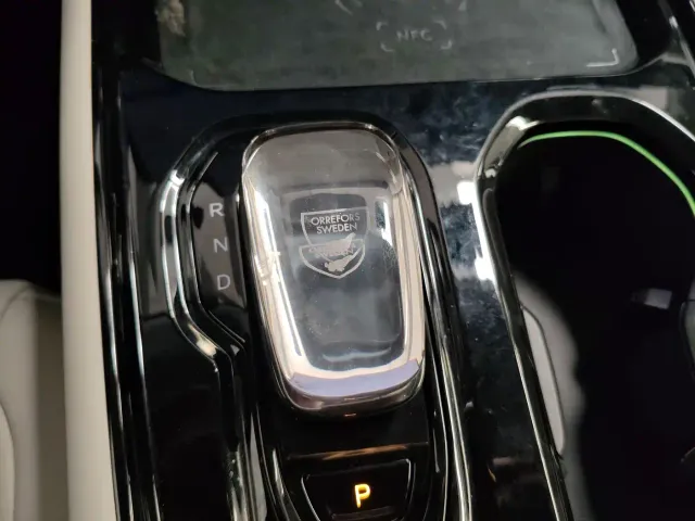 Volvo EM90 — Фото автомобиля 7