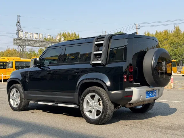 Land Rover Defender — Фото автомобиля 2