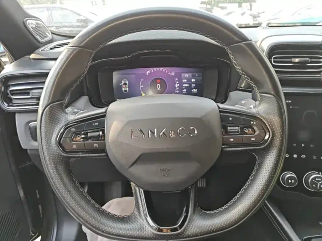 Lynk & Co 03 — Фото автомобиля 10