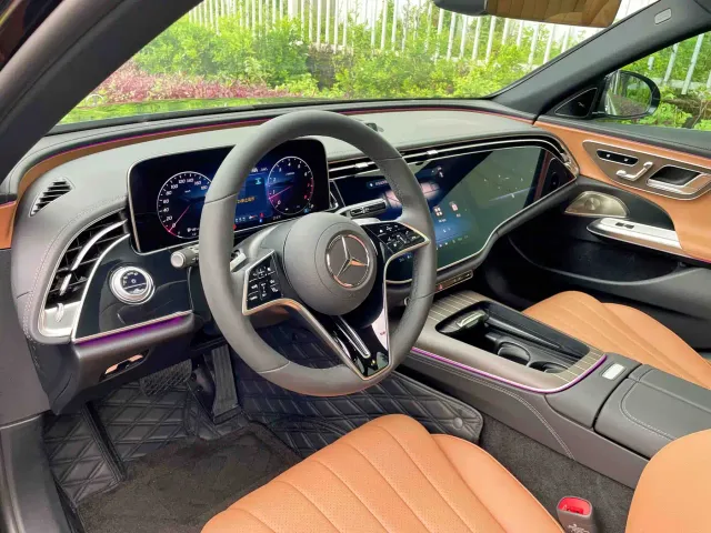 Mercedes-Benz E-Class — Фото автомобиля 12