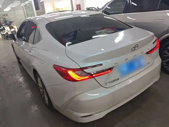 Toyota Camry 2024 Hybrid 2.0HGVP Luxury Edition — Фото автомобиля 4