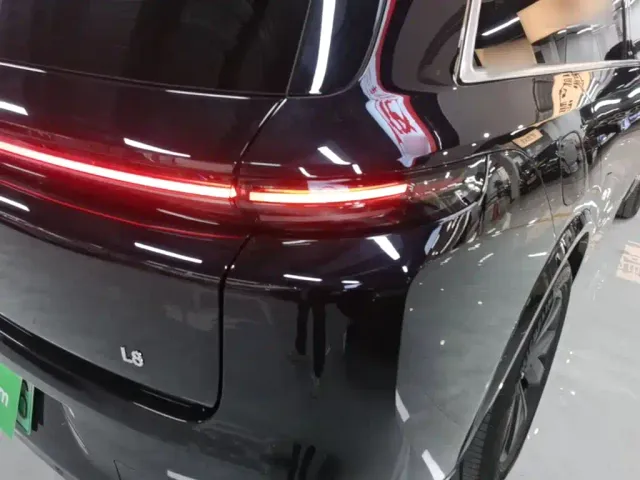 Li Auto L8 — Фото автомобиля 7